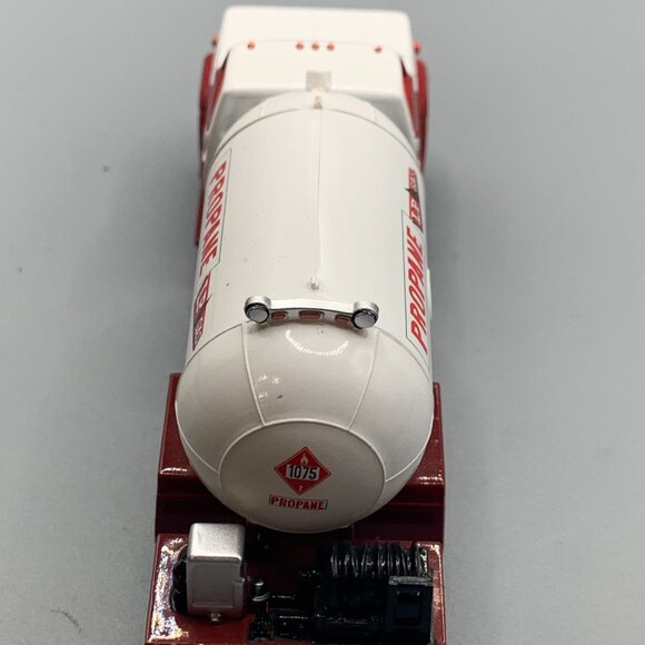 1:64 Greenlight 1985 Chevy C-65 Propane Tanker Vehicle SELLING AS IS - Picture 3 of 5